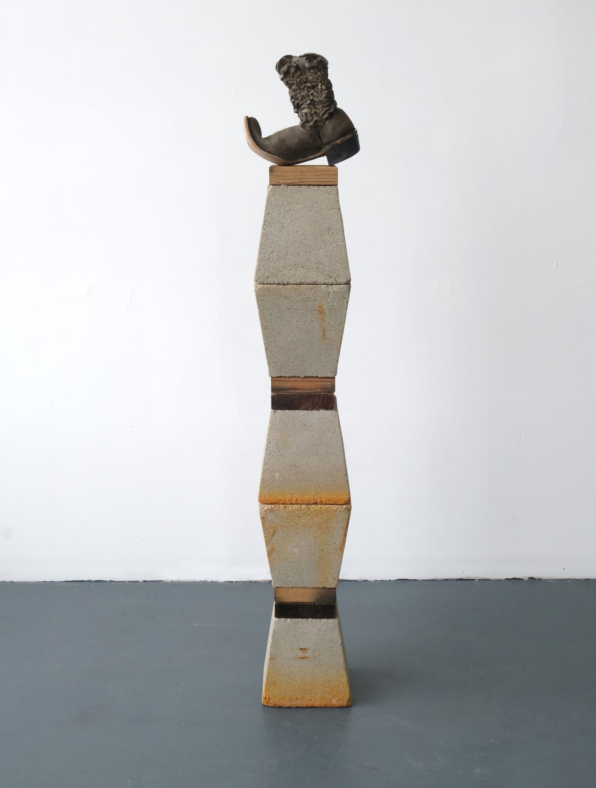 Ellen Rutt & Aaron Glasson, BRANUSI'S BOOT, 2025