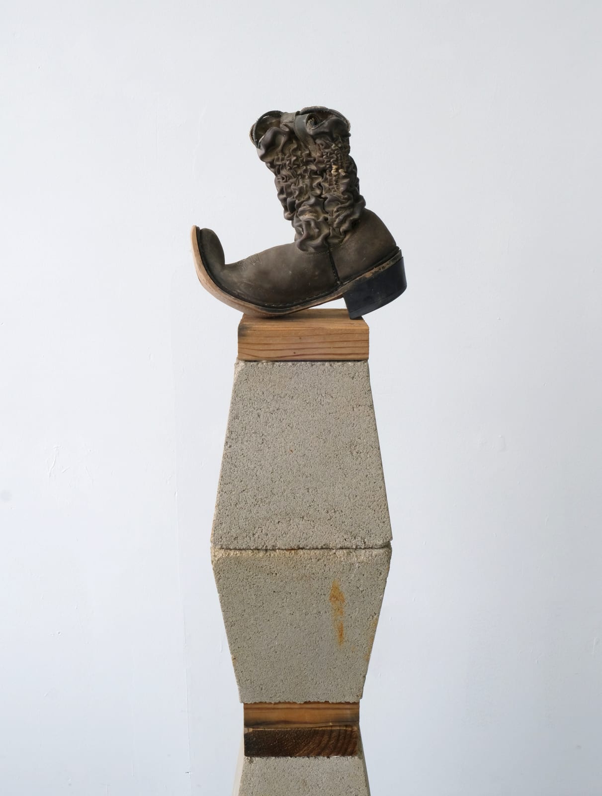 Ellen Rutt & Aaron Glasson, BRANUSI'S BOOT, 2025