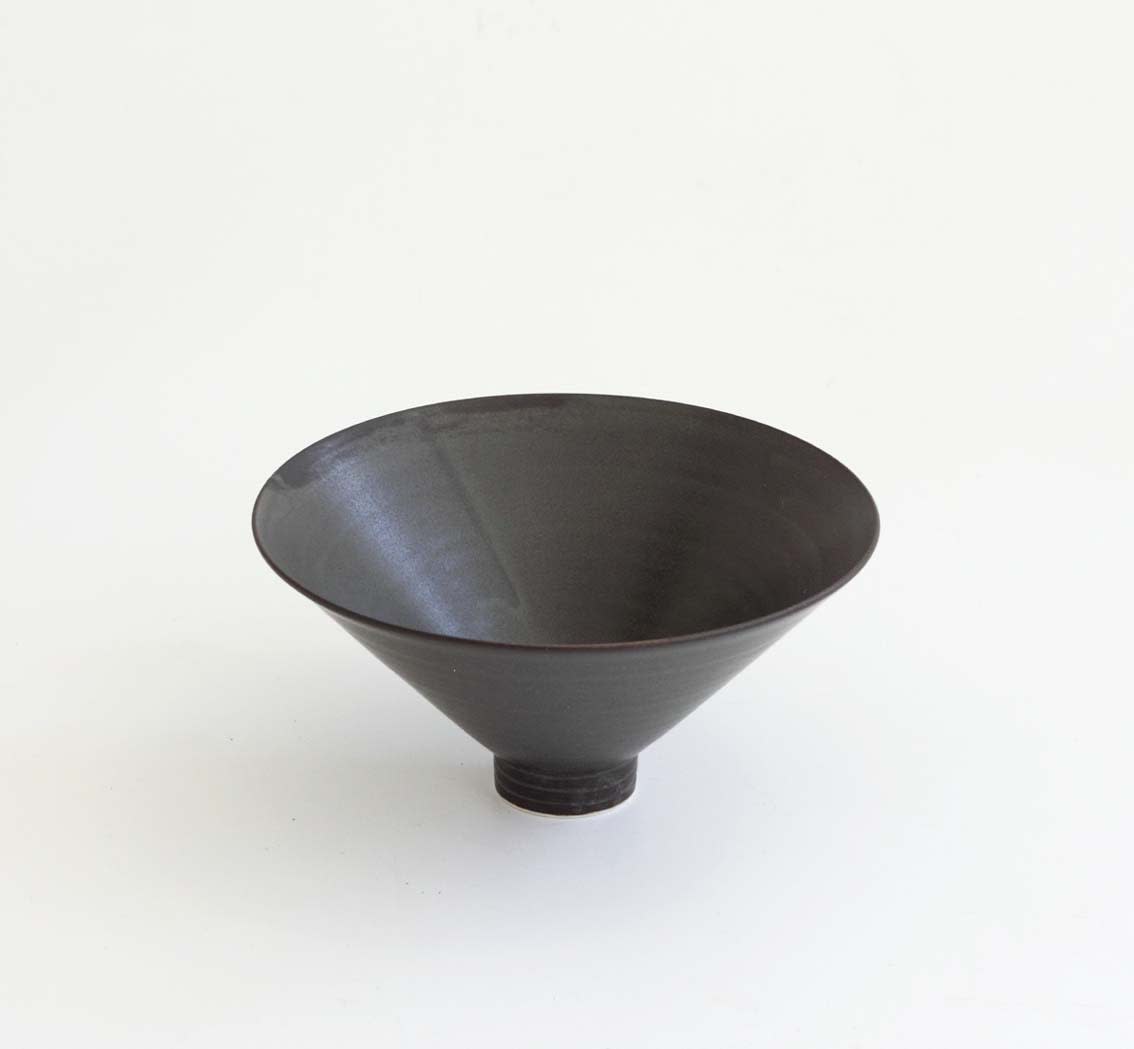 Robyn Hardyman, RH38 small bowl in dark-grey