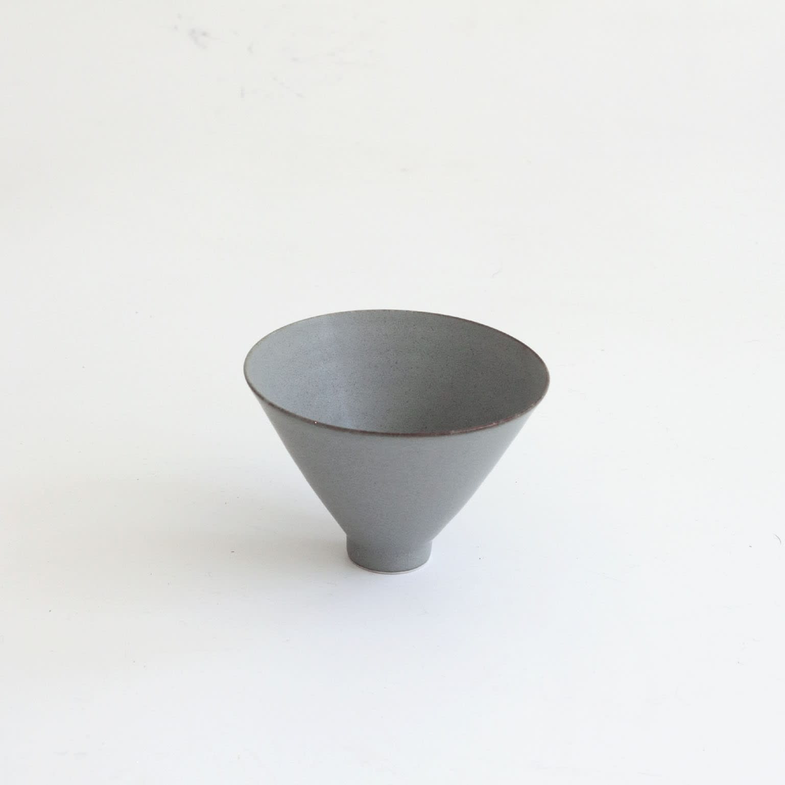 Robyn Hardyman, RH16 dish in blue-grey