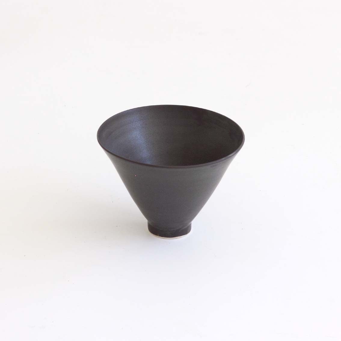 Robyn Hardyman, RH19 dish in dark grey