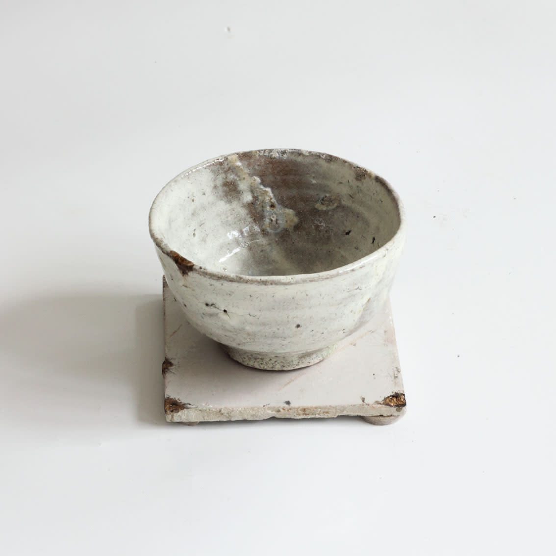 Akiko Hirai, 43 tea 4. Kohiki Tea Bowl with Delft Tile 1