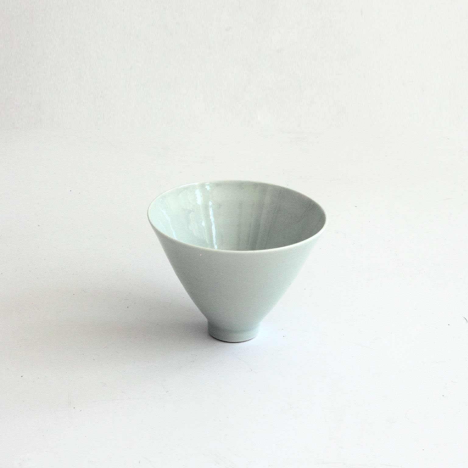 Robyn Hardyman, RH15 dish in celadon