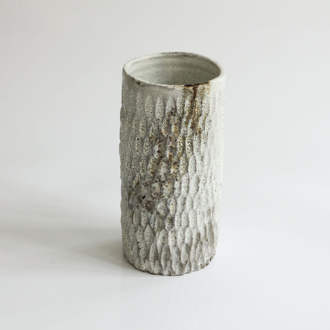 Akiko Hirai, 102. Kohiki Vase with Wood Ash Flower Petal