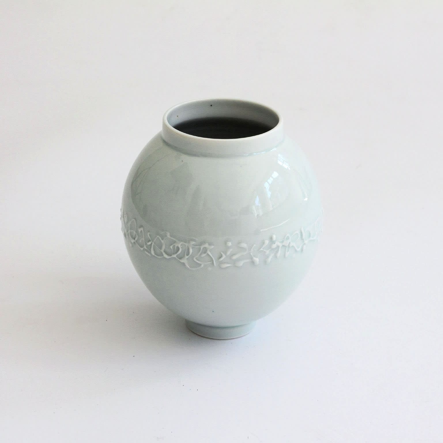 Robyn Hardyman, RH2 Moon Jar in Celadon