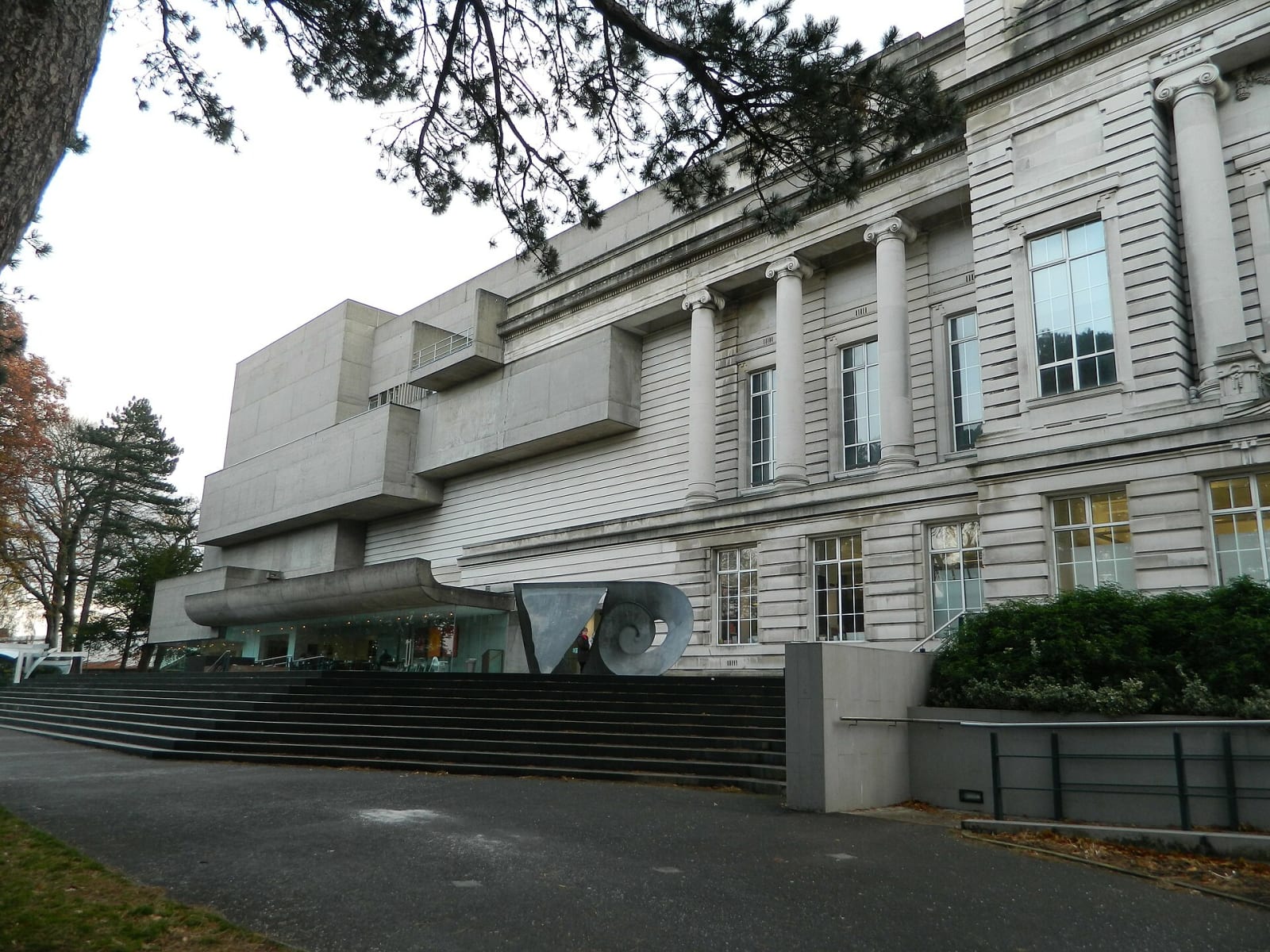 The Annual Exhibition is held every year in the prestigious galleries of the Ulster Museum Belfast It is with their support that we can attract an audience of up to 100,000 visitors during the show.
