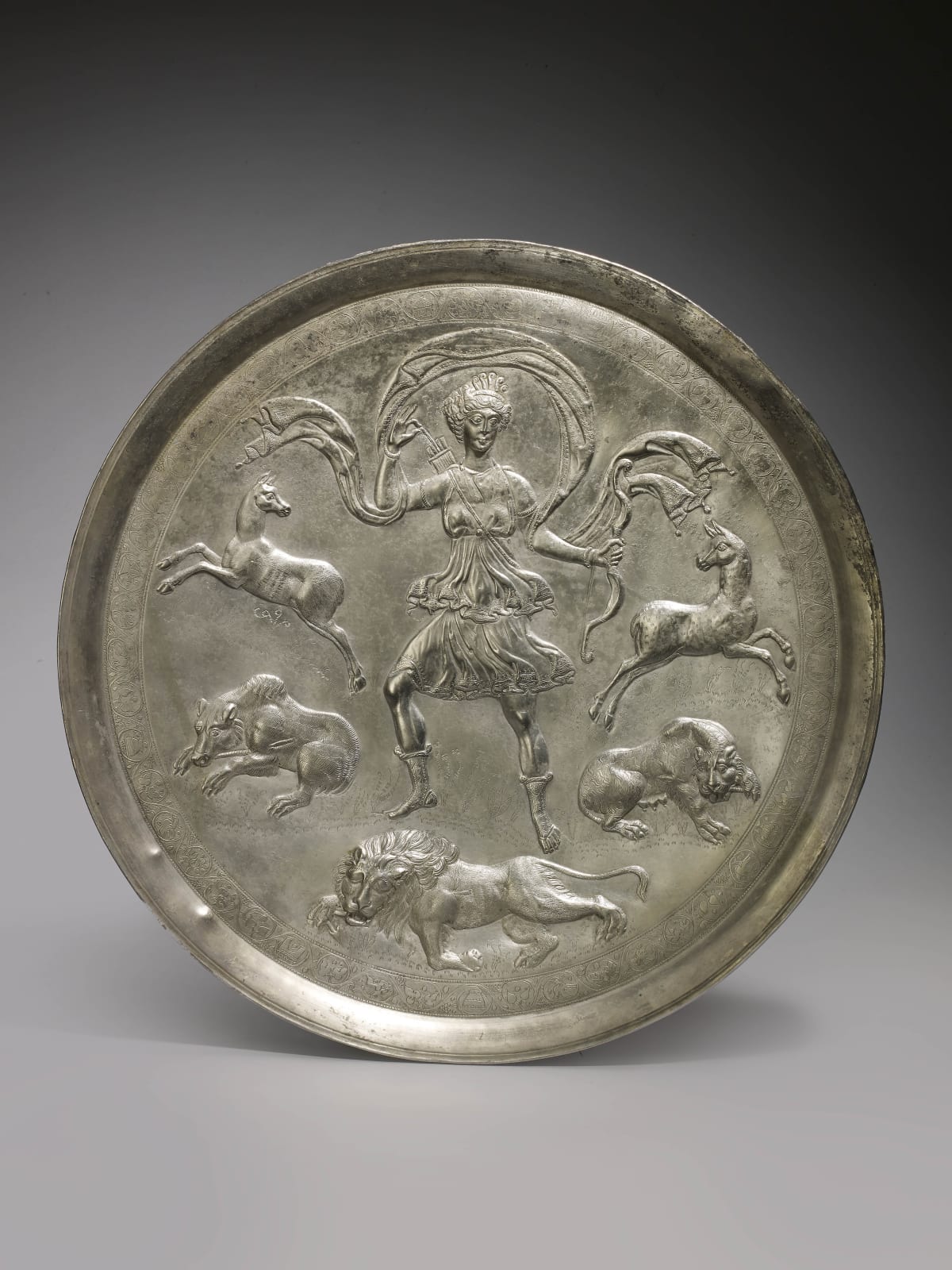 Platter with Artemis as huntress, Byzantine Empire (Constantinople), reign of Basiliscus (475-476)