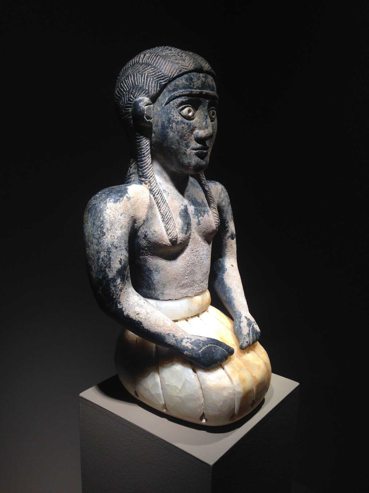 Image above: Inv. 2086 Seated Male Figure, Side View