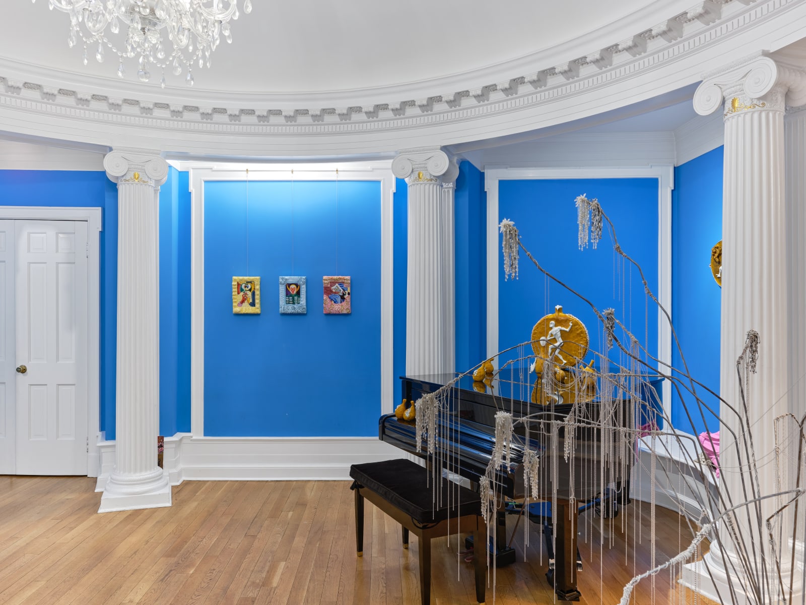 Installation view of Wenjue's artworks at Esther II, New York, 2025. Courtesy of Esther. 文爵作品于Esther II艺博会现场，纽约，2025。图片由Esther提供。