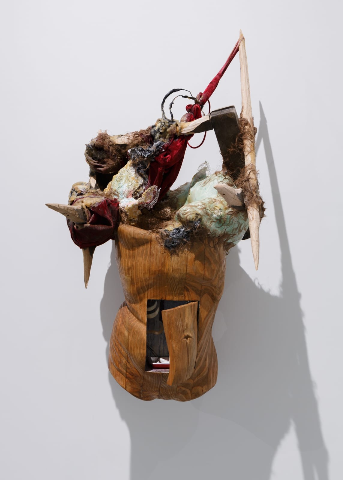 Catalina Ouyang, Reliquary belly (rage office)