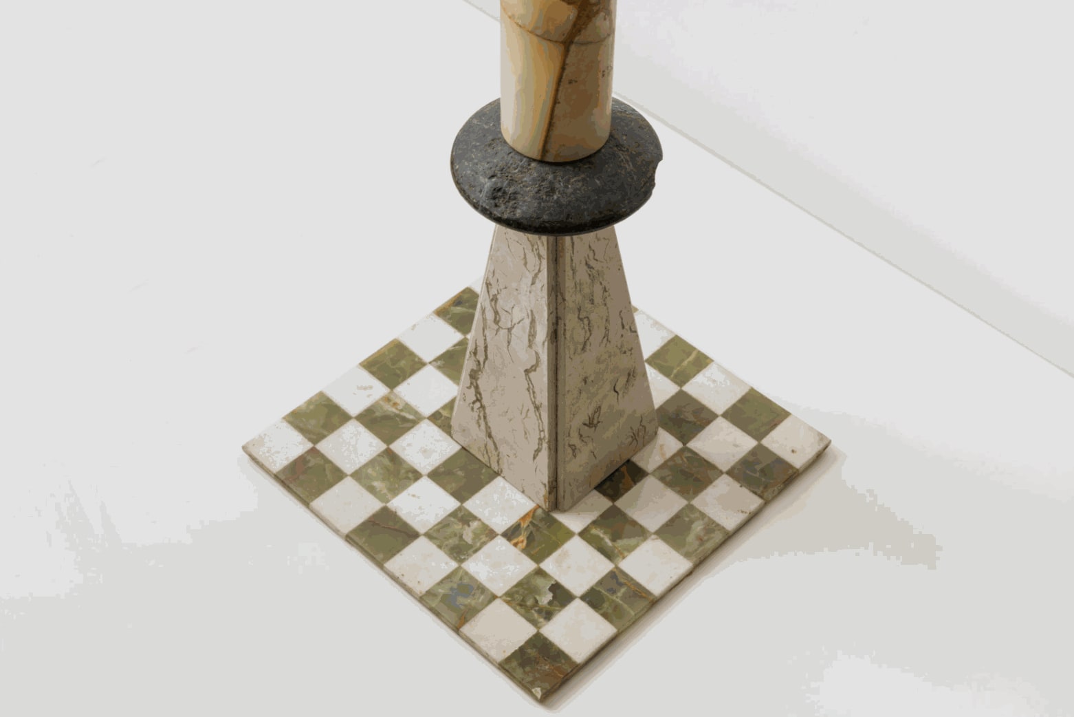 Gabriella Garcia, Nós não somos assim tão fortes, 2022