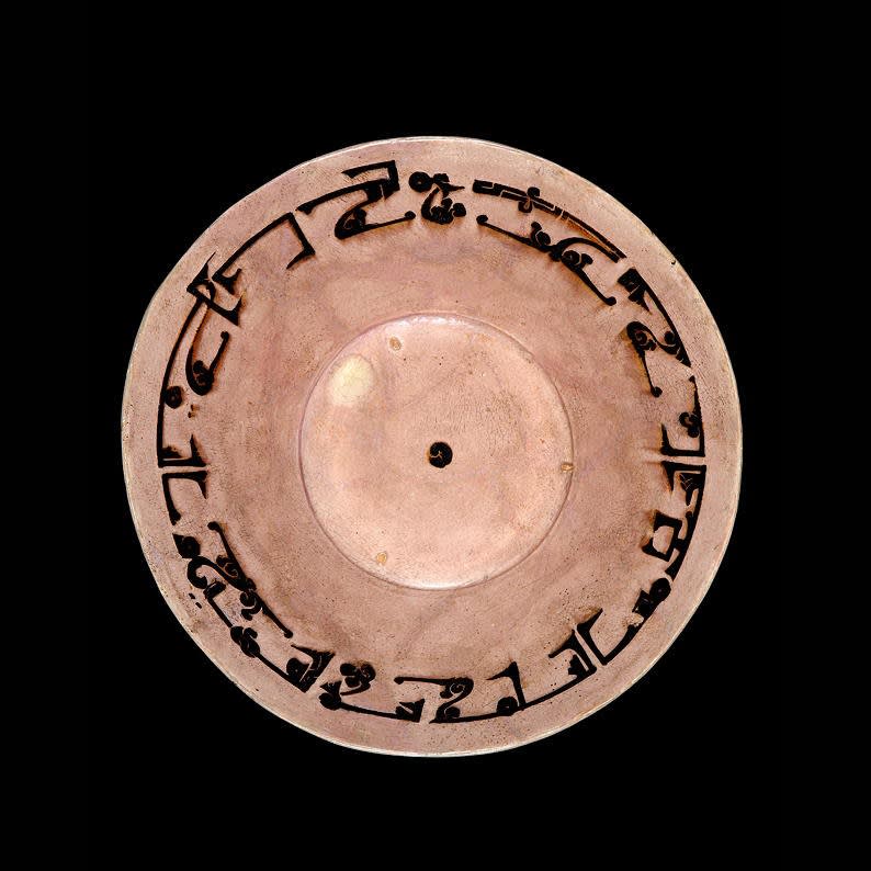 A FINE BOWL WITH KUFIC CALLIGRAPHY