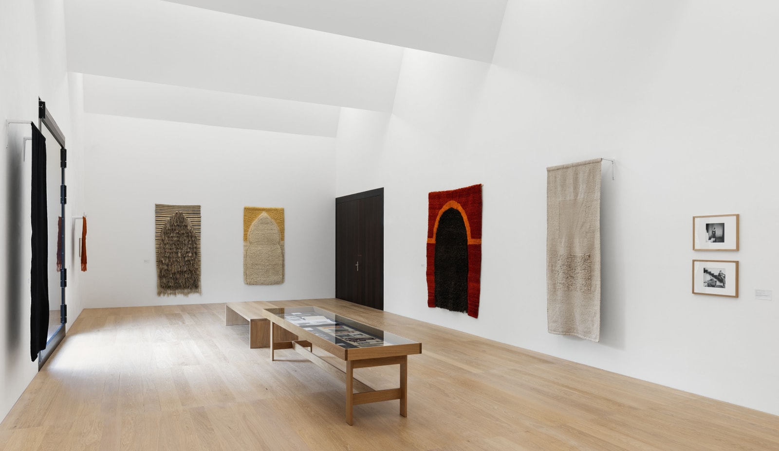 Ausstellungsansicht/Exhibition View SHEILA HICKS 2024 © Josef Albers Museum Quadrat Bottrop, Foto: Philipp Ottendörfer