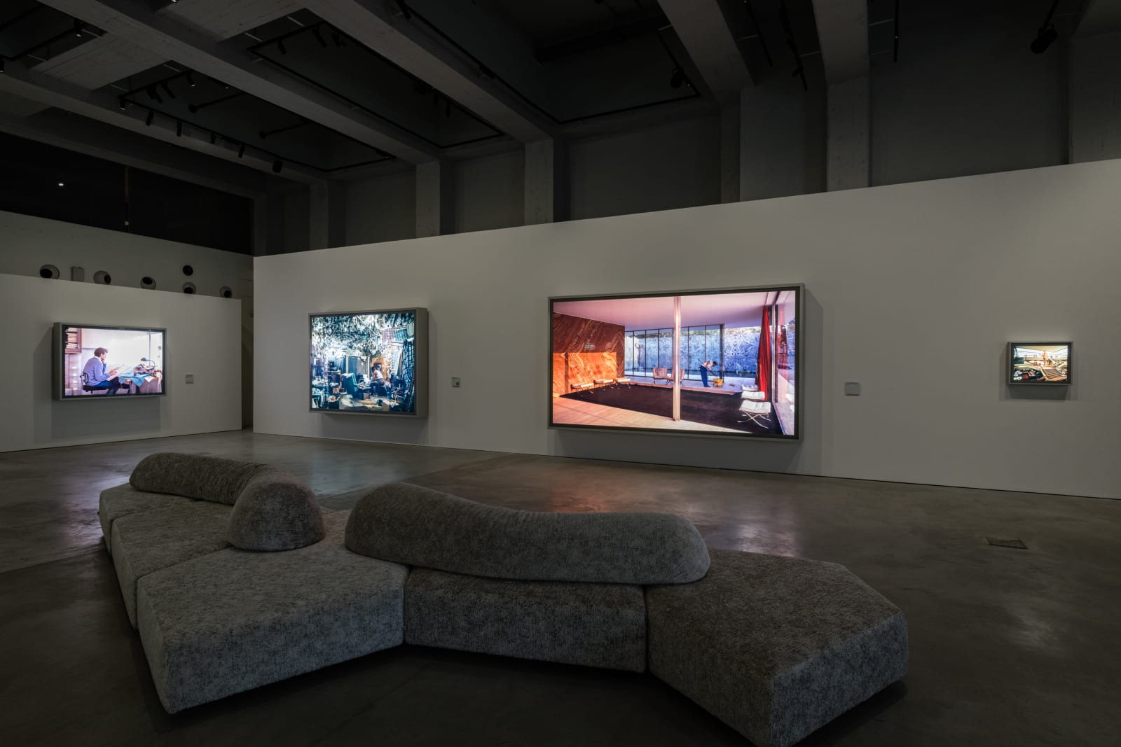 Installation View “Jeff Wall. Photographs”. Photo: Andrea Guermani, courtesy of Gallerie d'Italia, Turin © Jeff Wall