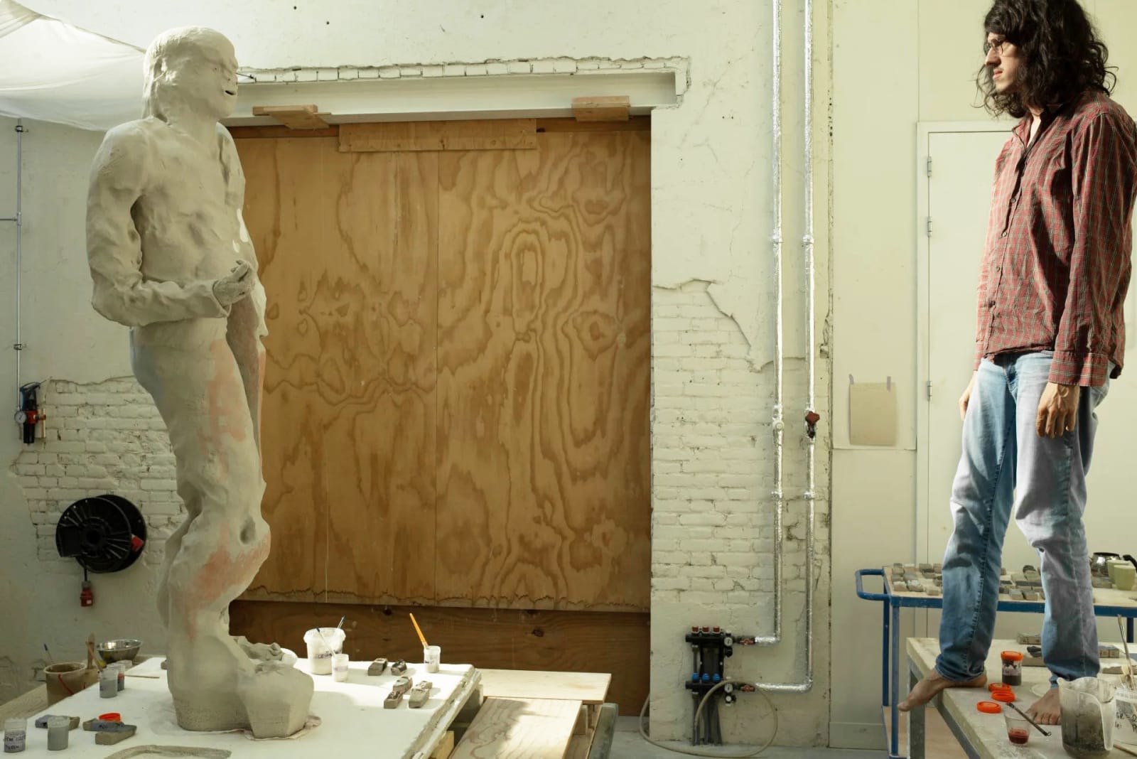 Raphael Weilguni in his studio at the EKWC Oisterwijk, 2024, opposite the sculpture “Natascha”. Artwork: Natascha, 2024, ceramic, glazed, 185...