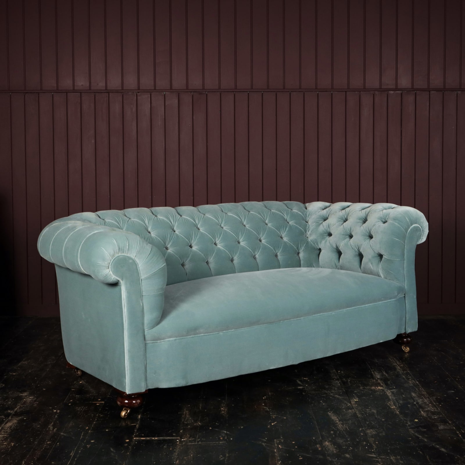 19TH CENTURY ROBERT STRAHAN & CO. CHESTERFIELD SOFA