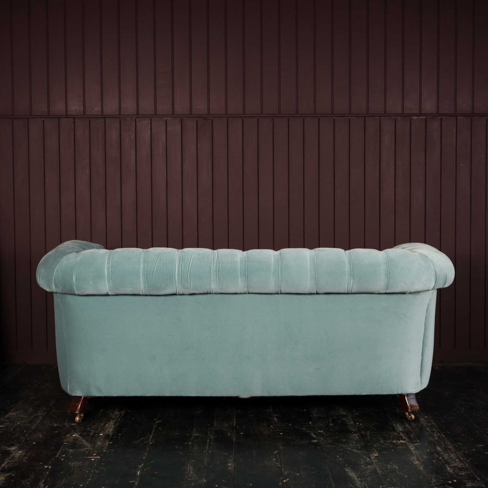 19TH CENTURY ROBERT STRAHAN & CO. CHESTERFIELD SOFA