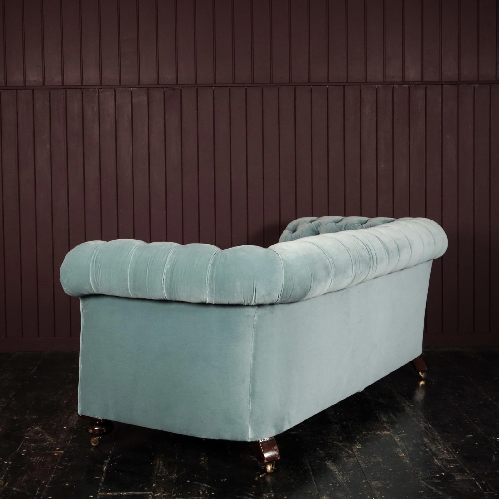 19TH CENTURY ROBERT STRAHAN & CO. CHESTERFIELD SOFA