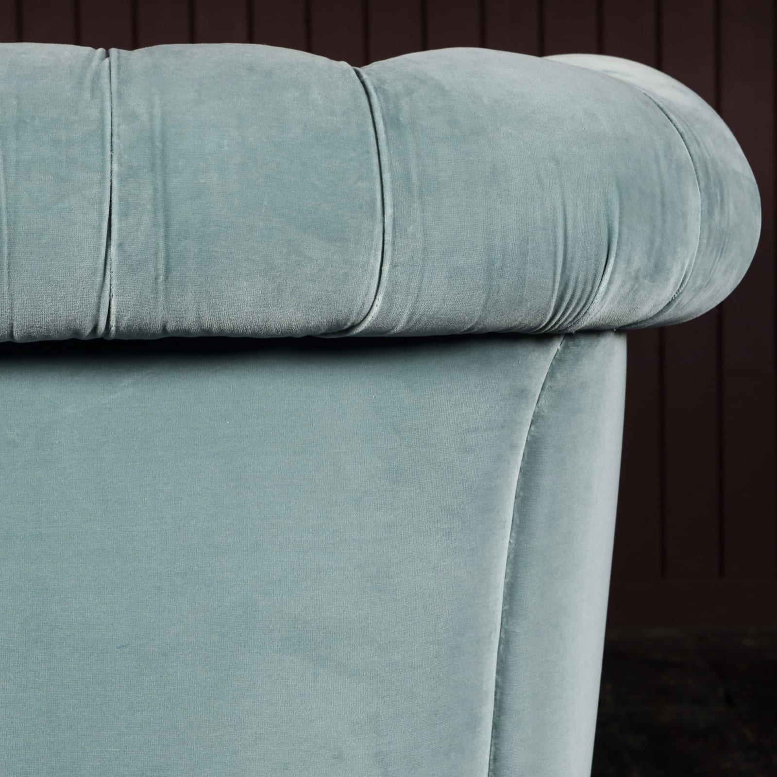 19TH CENTURY ROBERT STRAHAN & CO. CHESTERFIELD SOFA