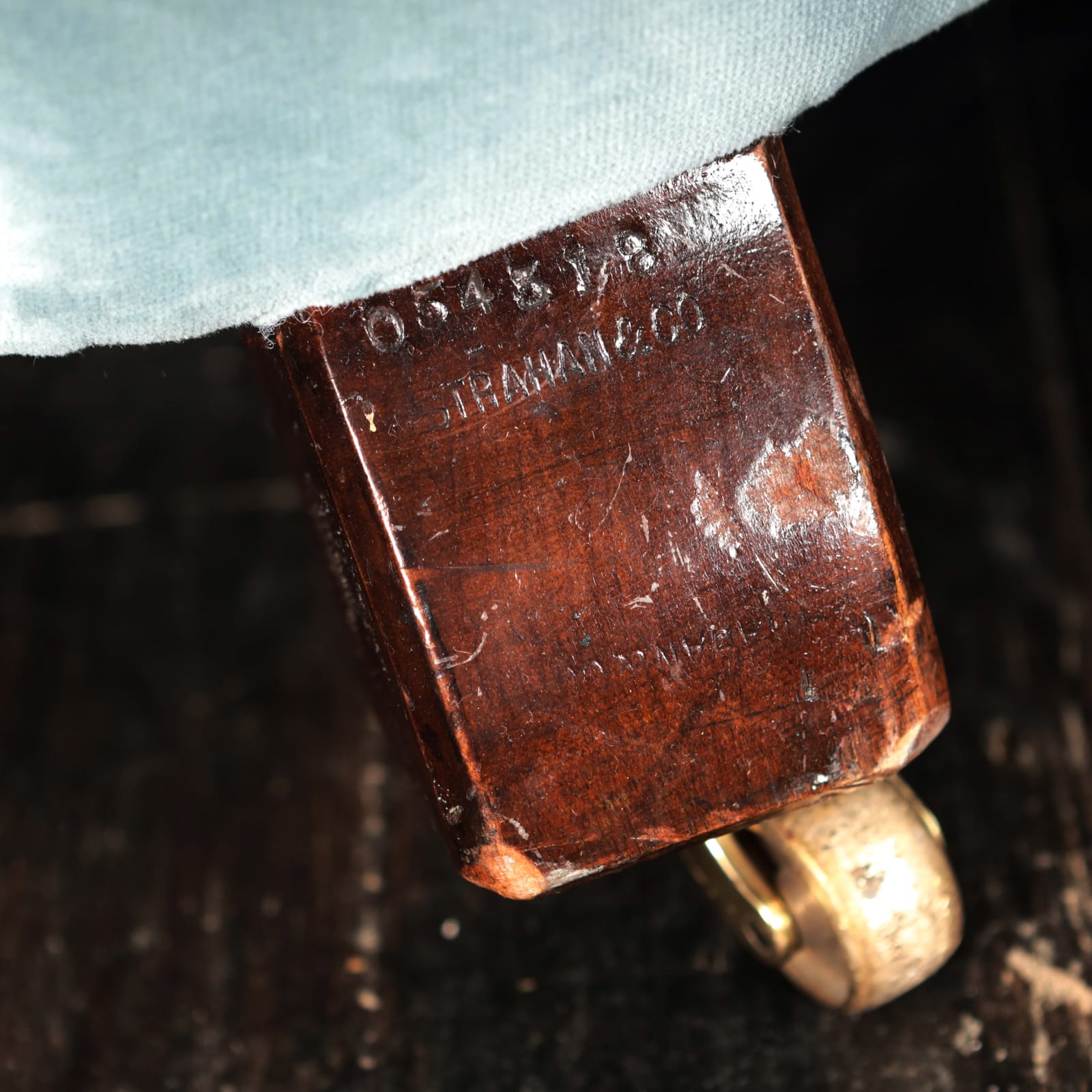 19TH CENTURY ROBERT STRAHAN & CO. CHESTERFIELD SOFA