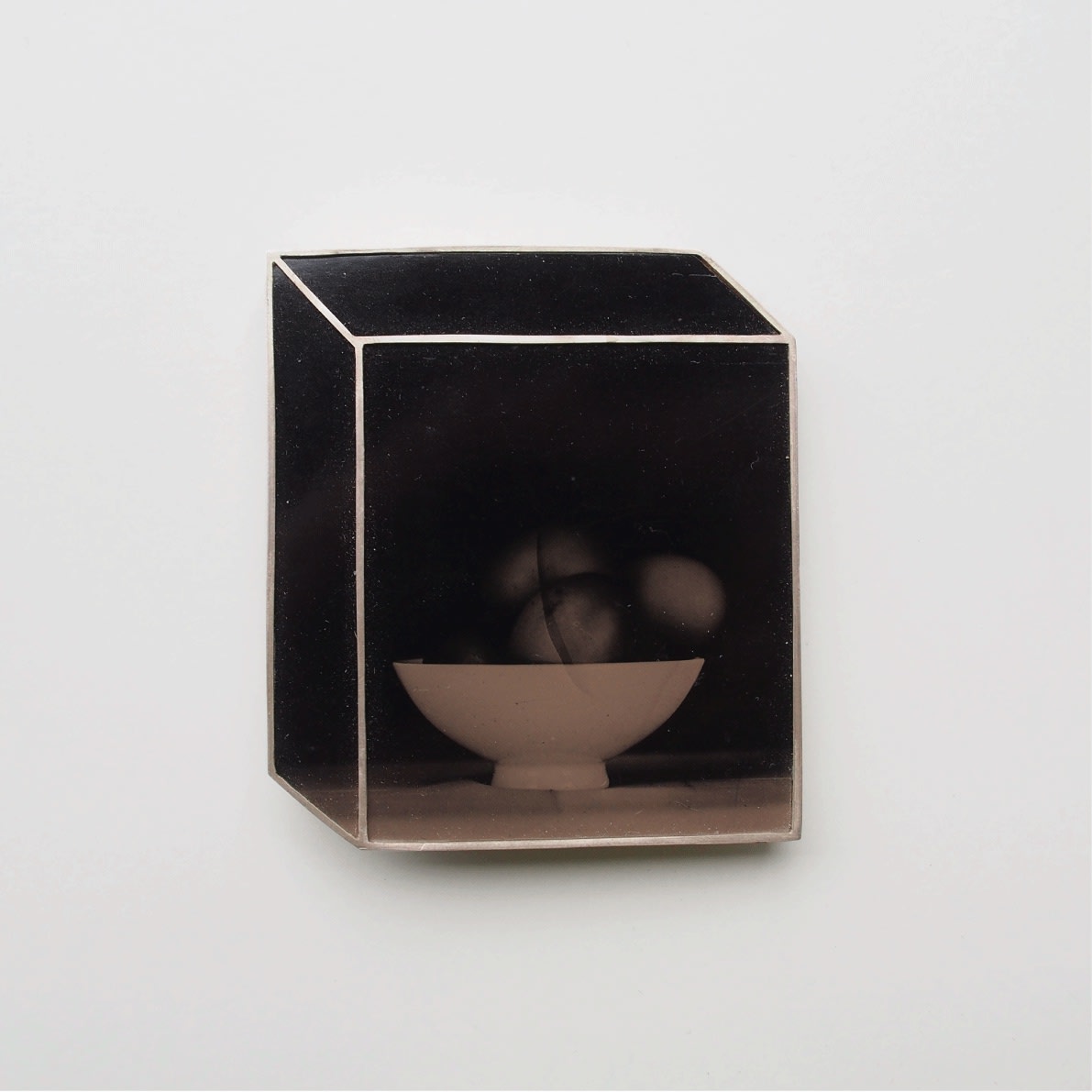 Bettina Speckner, UNTITLED (BROOCH), 2015