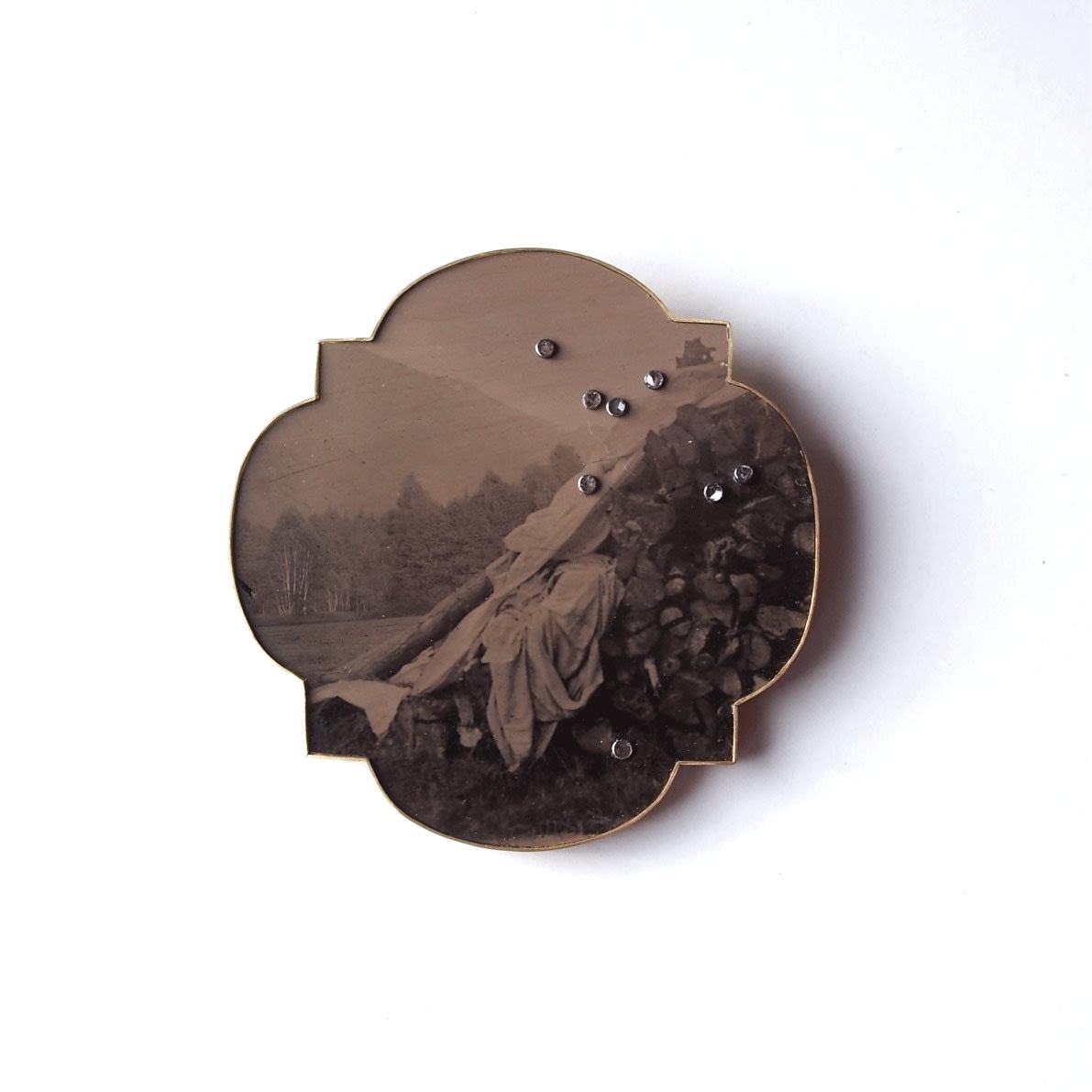 Bettina Speckner, UNTITLED (BROOCH), 2018