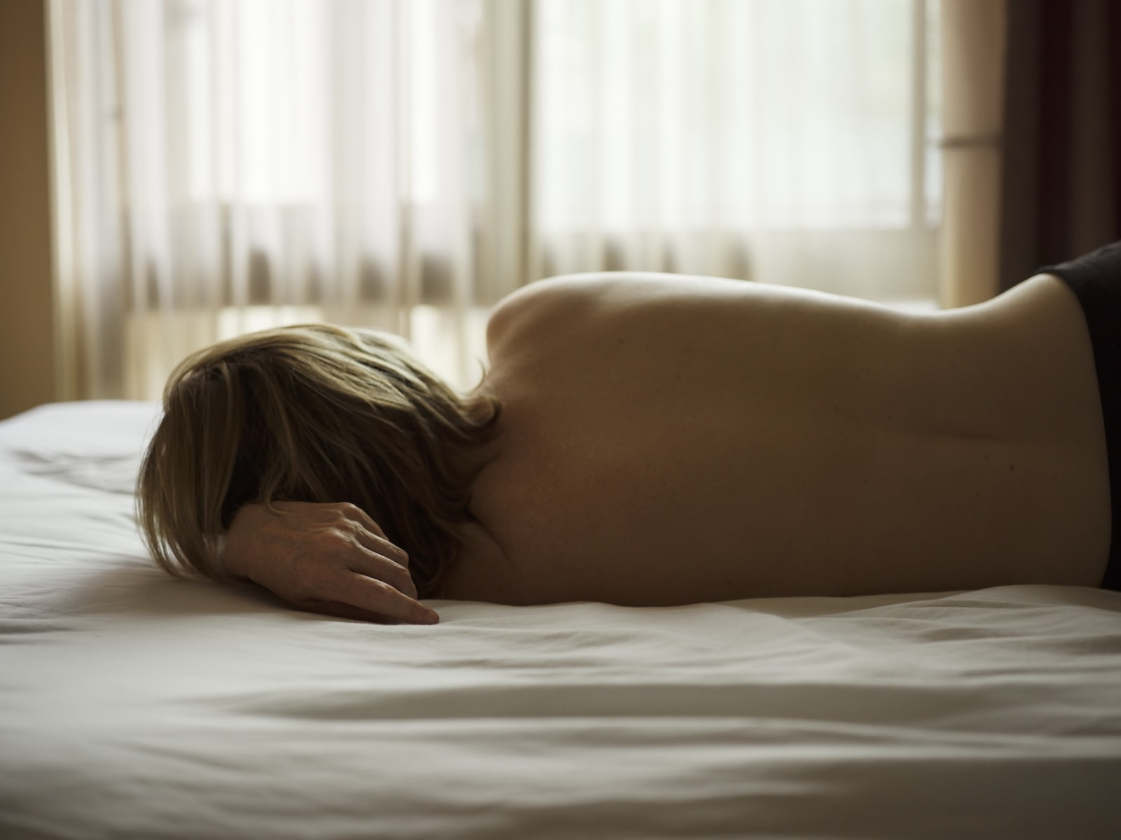 Jess T. Dugan, Mary lying on the bed, 2021