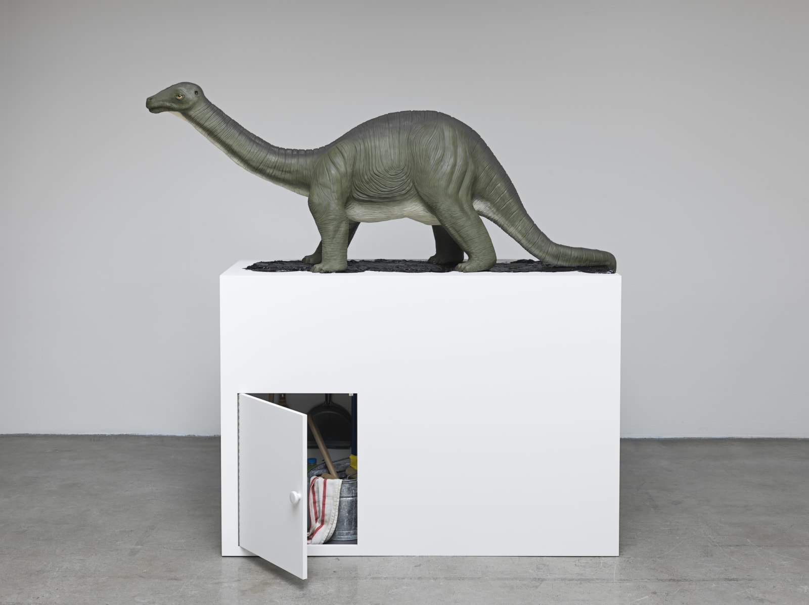 Mark Dion, Brontosaurus, 2016