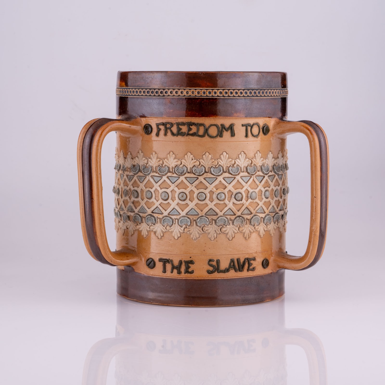 A Doulton Lambeth tyg