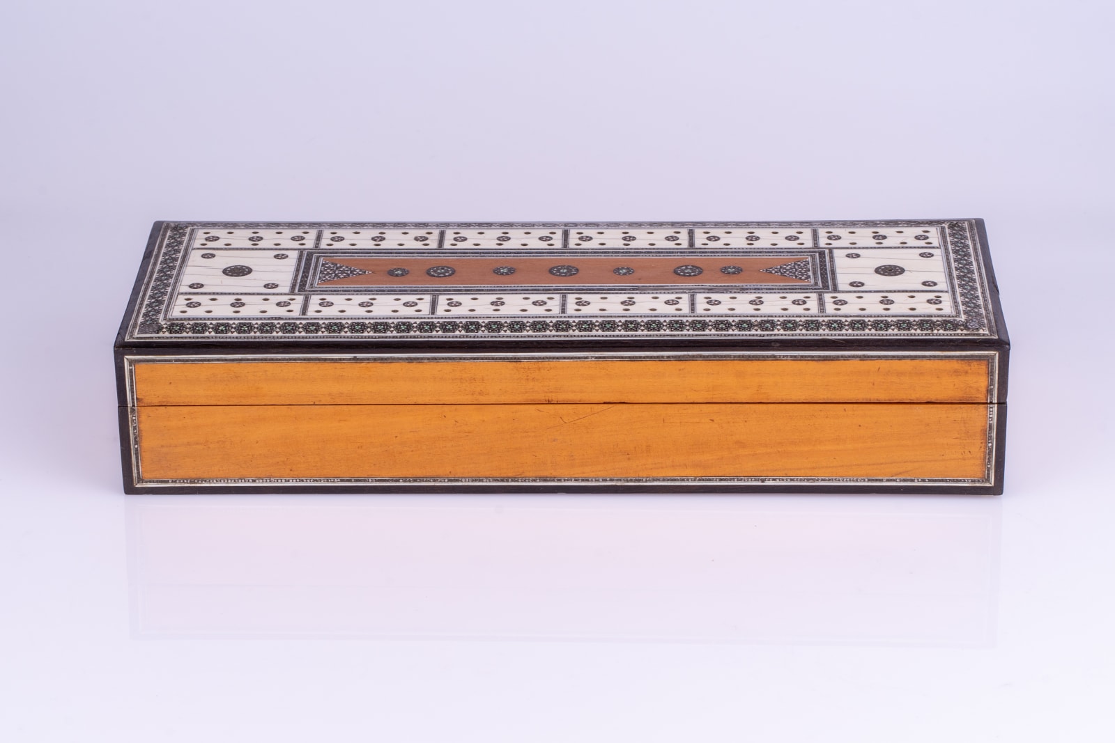 An Anglo Indian Sadeli cribbage games box, c. 1860