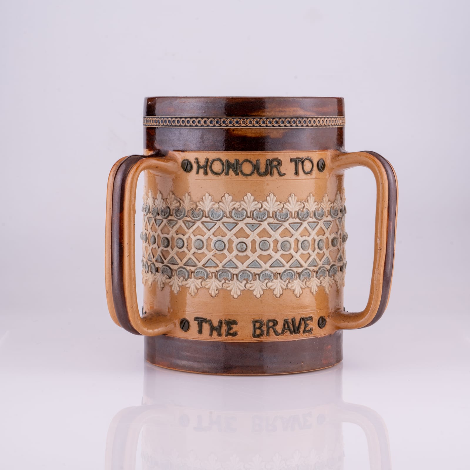 A Doulton Lambeth tyg