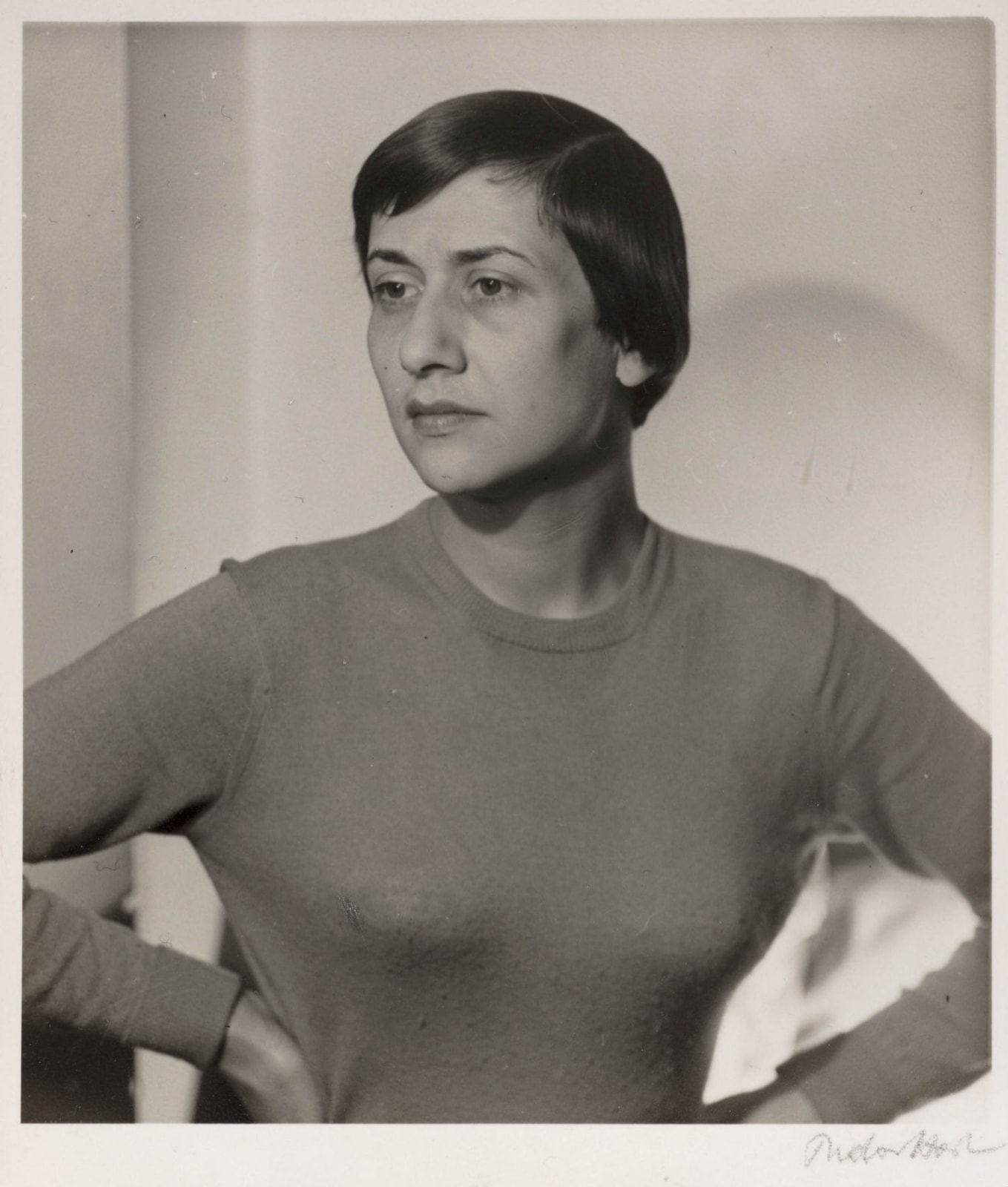 Edith Tudor-Hart (1908-1978) Elisabeth Tomalin c. 1950s Photograph 17.7 x 19.9 Ben Uri Collection © The estate of Edith Tudor-Hart To see and discover more about this artist click here
