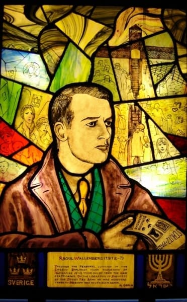 Moshe Galili (1930-2017) Raoul Wallenberg 2005 Illuminated stained glass panel 95 x 64.5 cm Ben Uri Collection © The estate of Moshe Galili To see and discover more about this artist click here