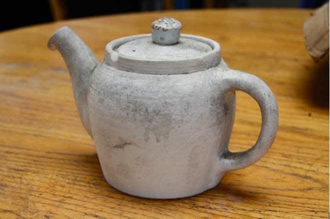 Siegfried Charoux (1896–1967) Teapot n.d. Ceramic 22 x 15 cm Private Collection To see and discover more about this artist click here