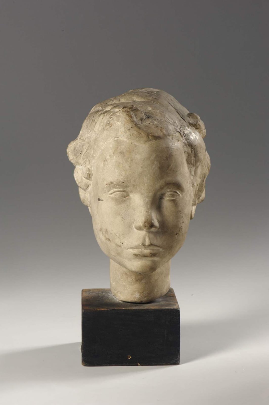 Bruno Simon (1920-1999) Head of a Boy 1946 Plaster 24 x 10 x 4 cm Ben Uri Collection © Bruno Simon estate To see and discover more about this artist click here