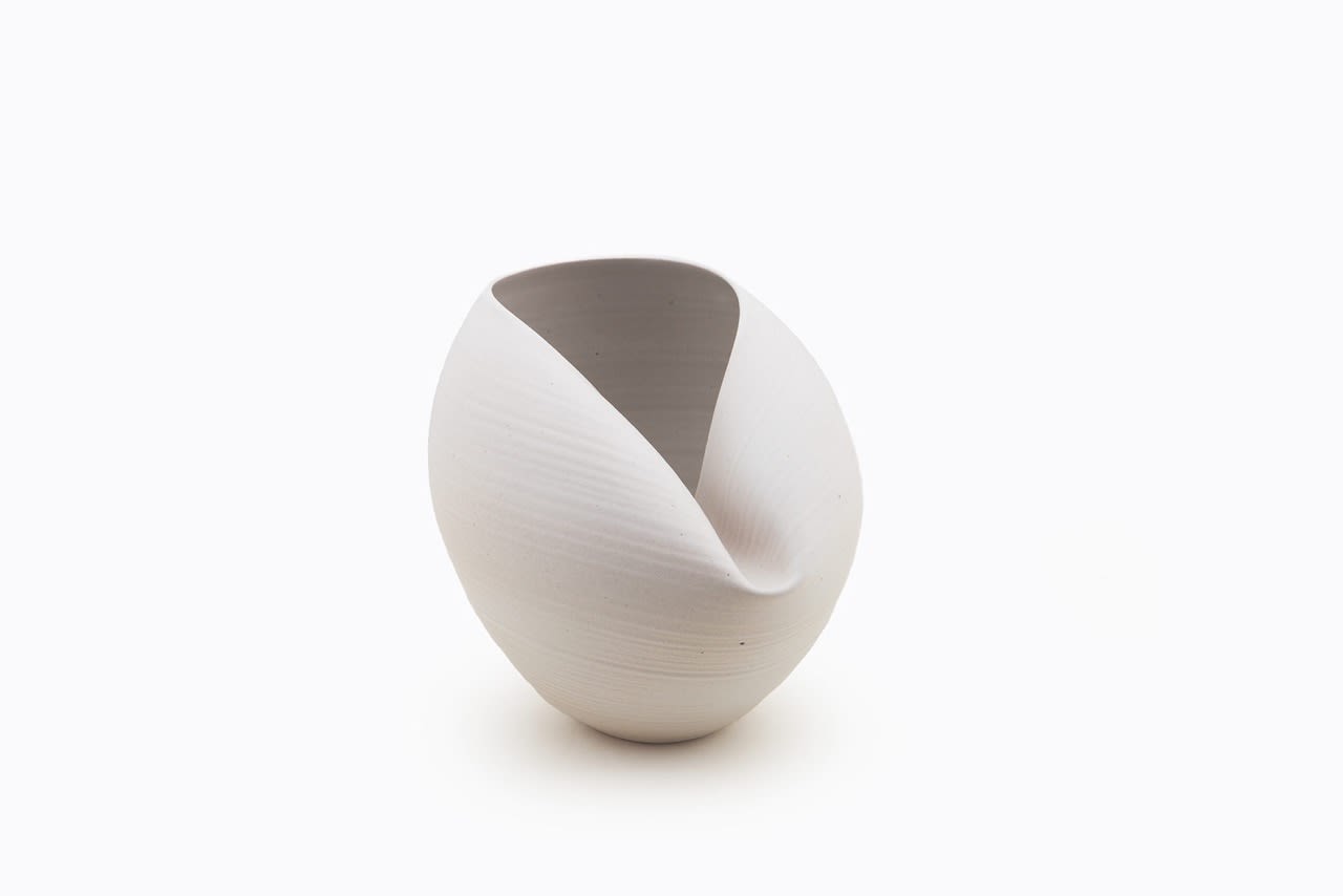 Nicholas Arroyave-Portela, White Oval Form, 2019