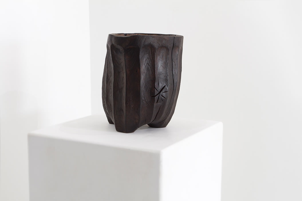Maxim Hastings, Charred oak bowl with scalloped detail, 2021