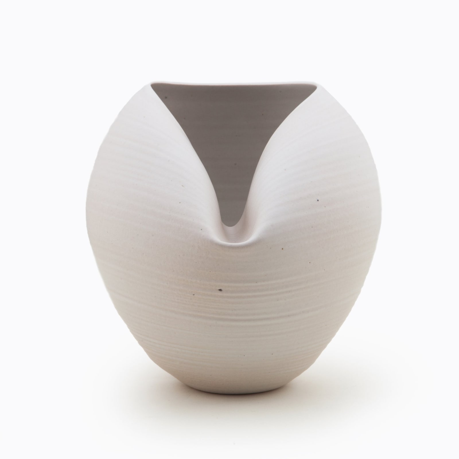 Nicholas Arroyave-Portela, White Oval Form, 2019