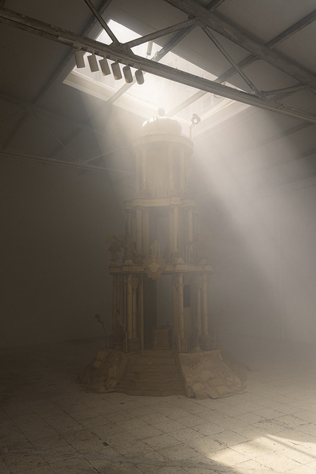 Maru Serrano, Photograph of installation in fog, 2025.