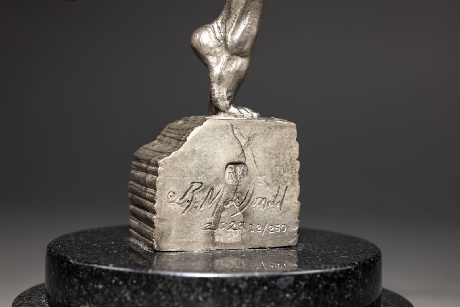 Richard MacDonald, Duality Atelier Platinum , 2023