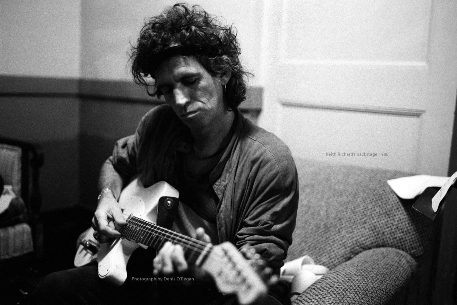 ROLLING STONES, Keith Richards backstage, 1988