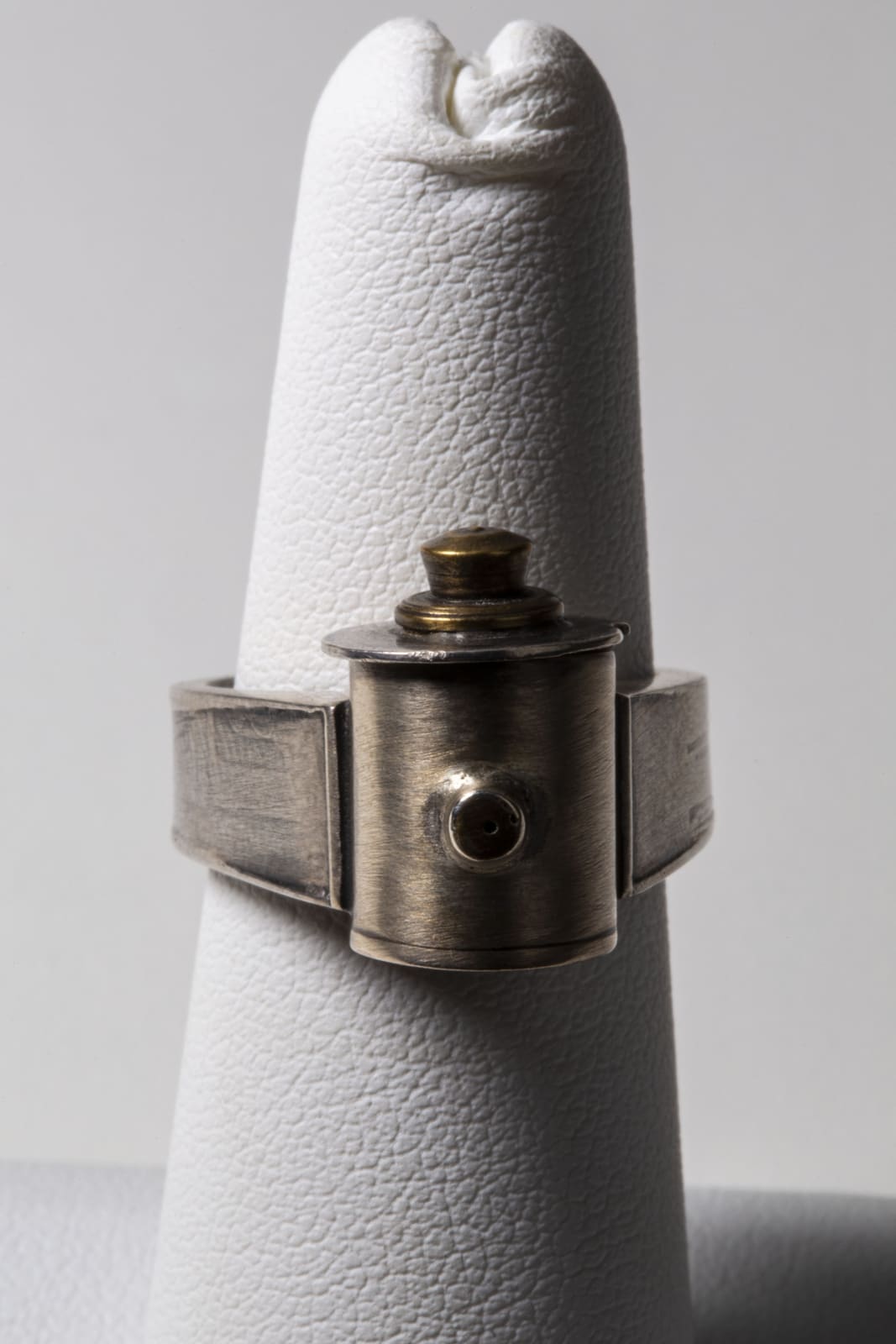Nissa Kubly, Round Pinhole Camera Ring