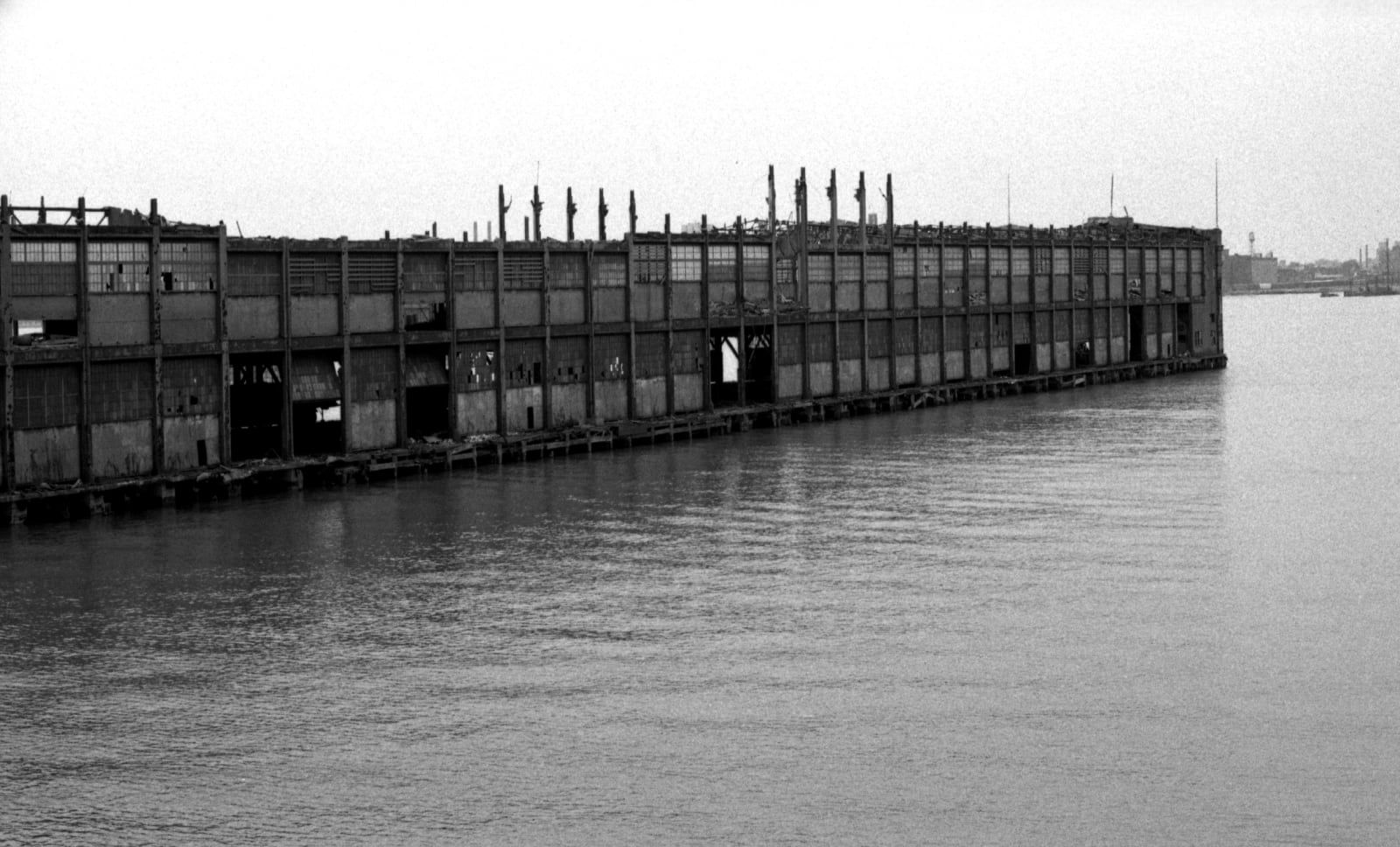 Hans Danuser. Docks, New York, 1984
