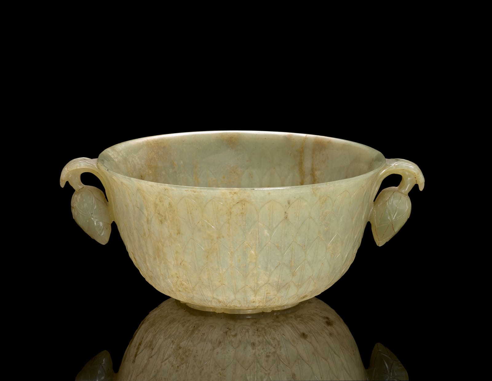 Bowl Mughal, Northern India, c. 1720-40 Jade Height 7 cm; Diameter 18 cm (with handles); 14 cm (without handles)