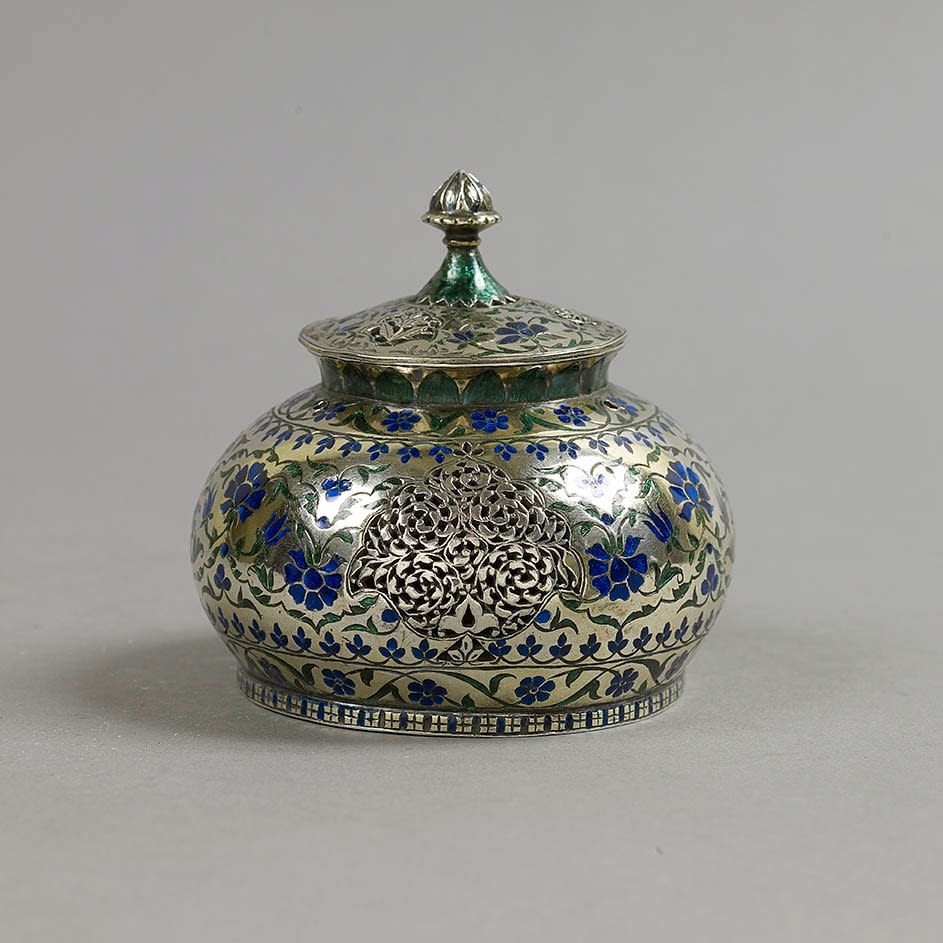 Chillam (Fire Cup) made of Silver, with green and dark blue Enamels, North India, Lucknow, mid-18th century