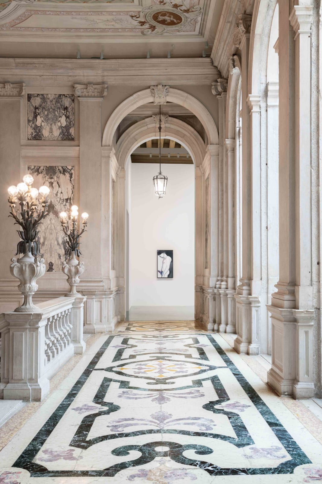 Marlene Dumas, Kissed, 2018, Private collection. Installation view, Marlene Dumas. open-end at Palazzo Grassi, 2022. Photo: Marco Cappelletti con Filippo...