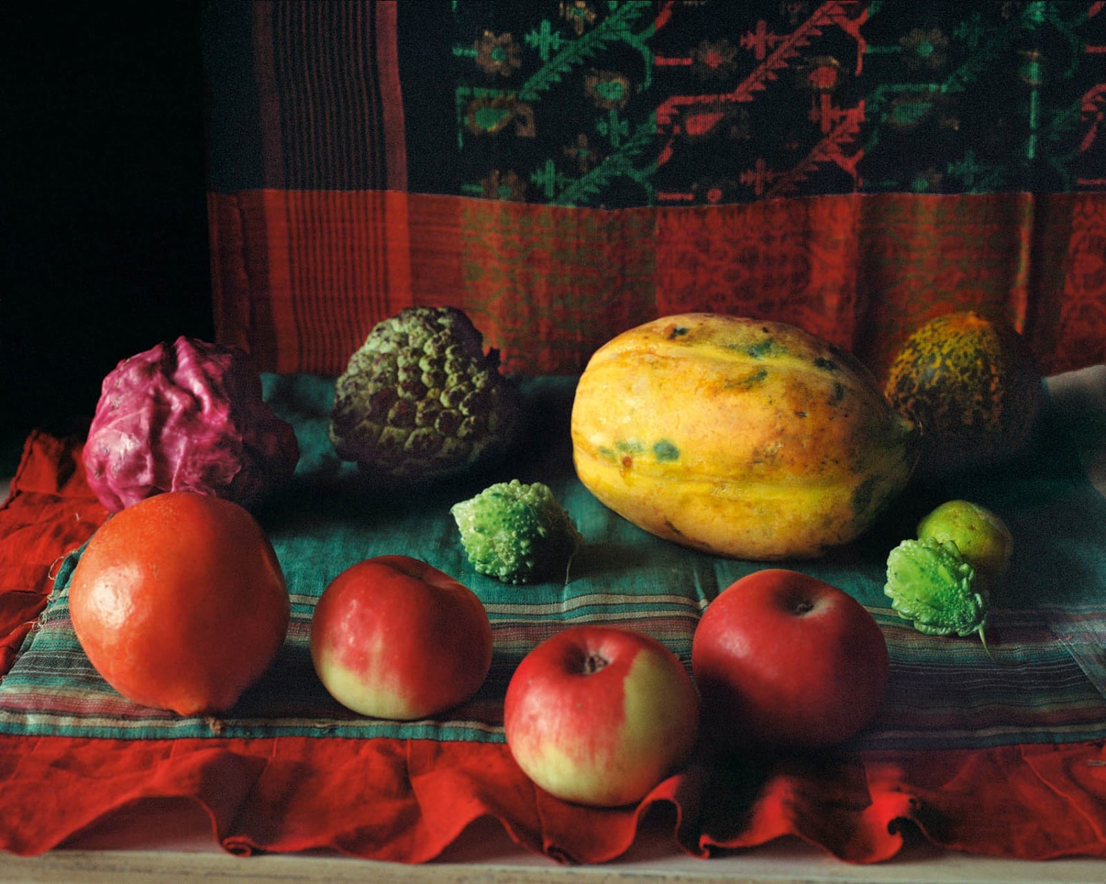Patrick Faigenbaum Arrangement de fruits. Dover Lane, Ballygunge, Kolkata sud (2), octobre 2014 Inkjet pigment print, 2015 Framed : 55,5 x 69 x 3,5 cm Edition of 4 + 1 AP
