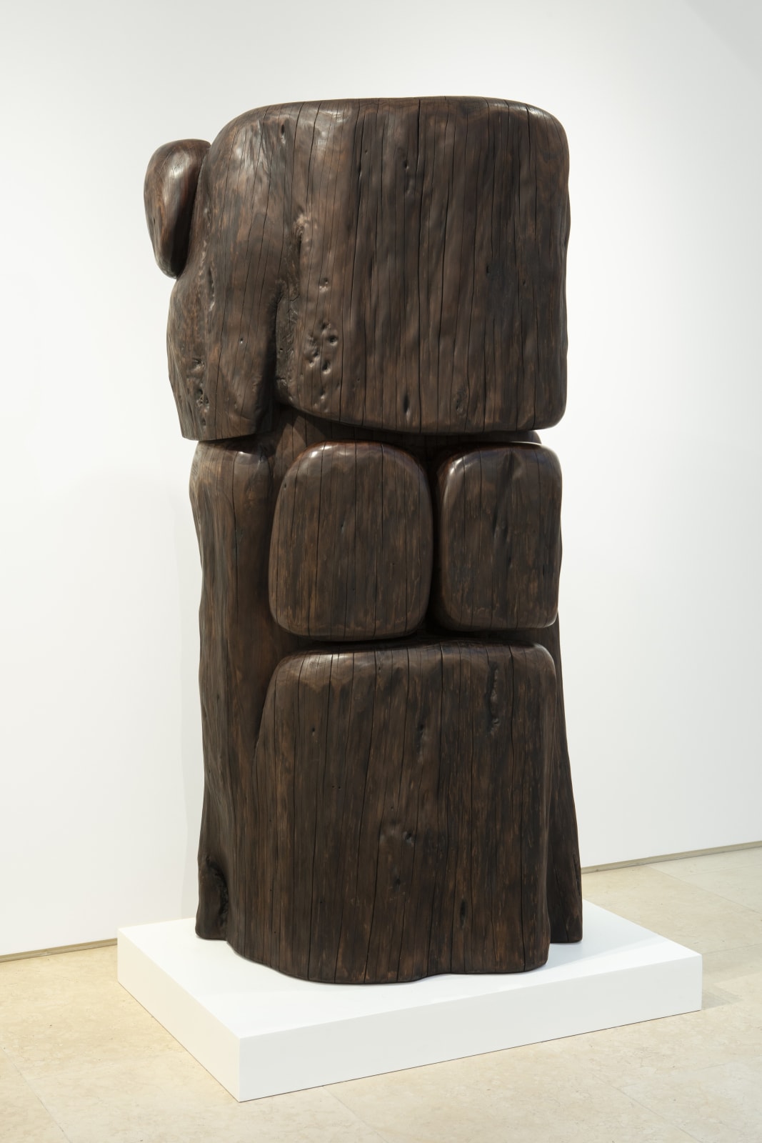 Keping Wang Pomone, 2019 Wood carving / Cypress 200 x 110 x 58 cm