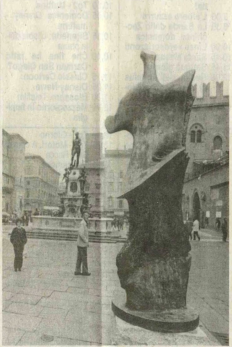 © Maggiore g.a.m. | Pictures of the Henry Moore's exhibition in Piazza del Nettuno from "Il Resto del Carlino" - Bologna, 12th November 1995