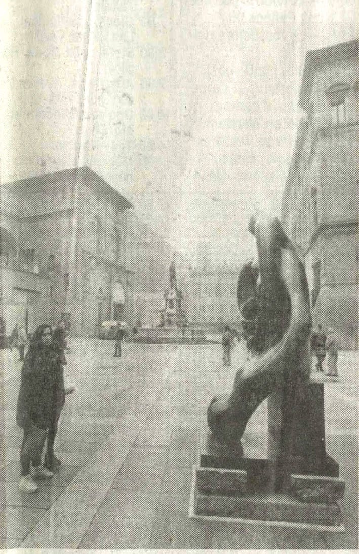 © Maggiore g.a.m. | Pictures of the Henry Moore's exhibition in Piazza del Nettuno from "Il Resto del Carlino" - Bologna, 12th November 1995